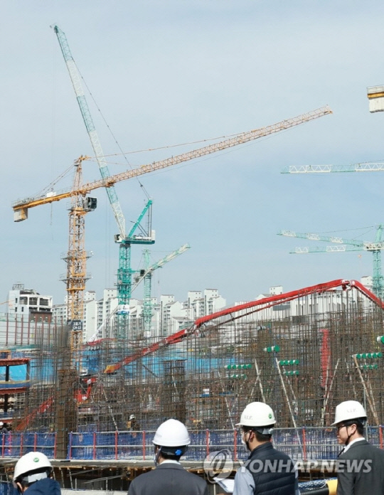 서울 동대문구의 한 주택재개발 신축공사 현장 전경. 사진 연합뉴스